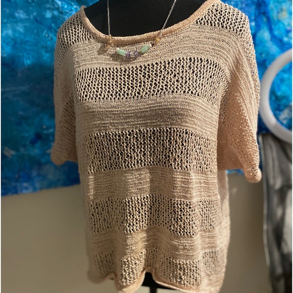 Beige short sleeve top - Picture 1 of 10